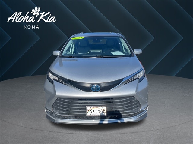 2022 Toyota Sienna XLE's photo