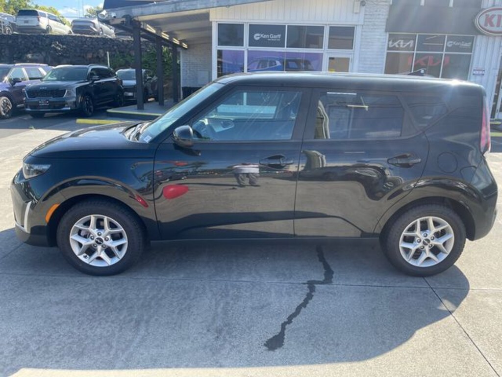 Used 2025 Kia Soul LX Hatchback