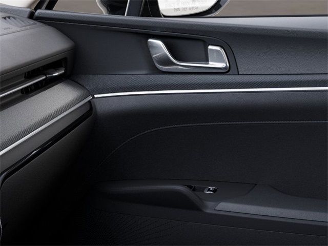 2025 Kia K5 LXS - Photo 25