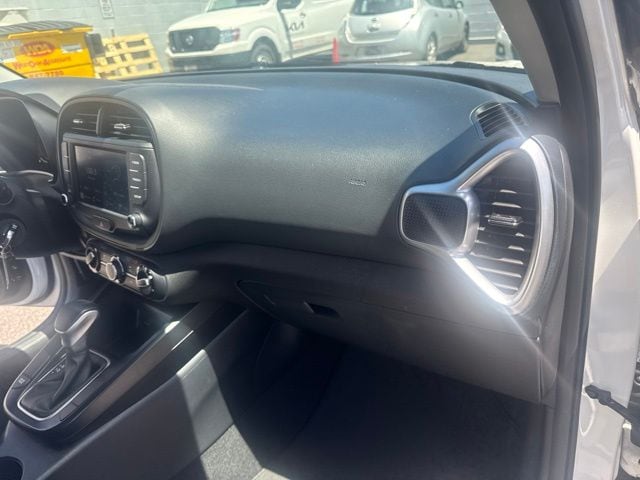 2025 Kia Soul LX - Photo 15
