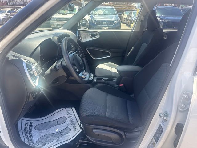2025 Kia Soul LX - Photo 10