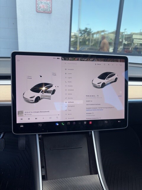 2020 Tesla Model 3 Standard Range Plus photo 3