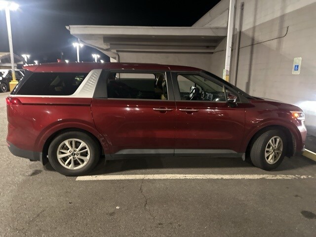 2022 Kia Carnival LXS photo 2