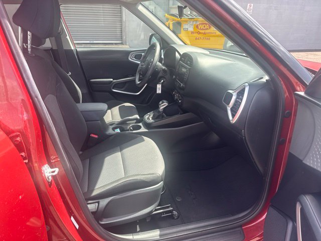 2025 Kia Soul LX - Photo 14