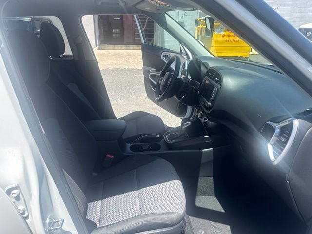 2025 Kia Soul LX - Photo 14