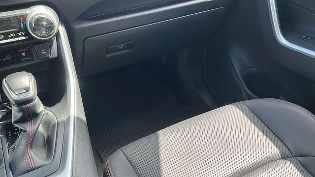 2024 Toyota RAV4 XSE - Photo 18