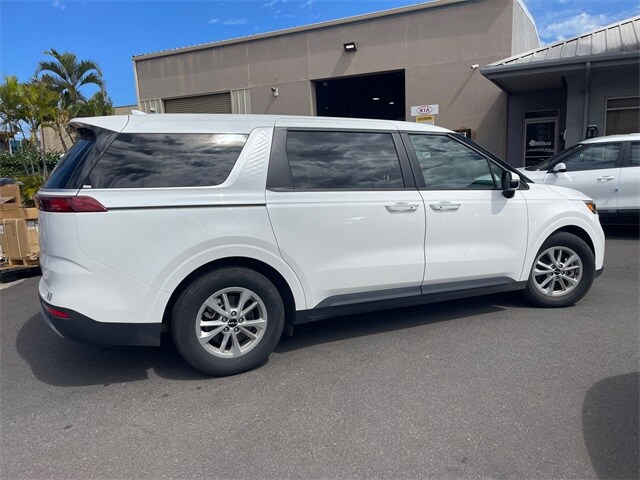2024 Kia Carnival LX photo 4