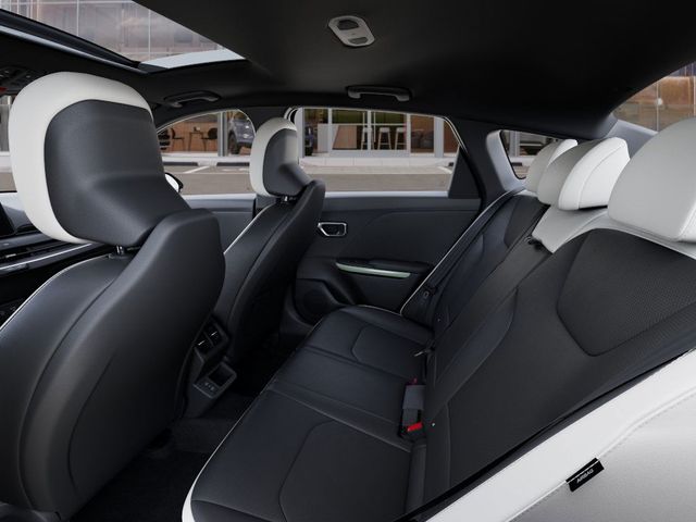 2025 Kia K4 GT-Line Turbo - Photo 18