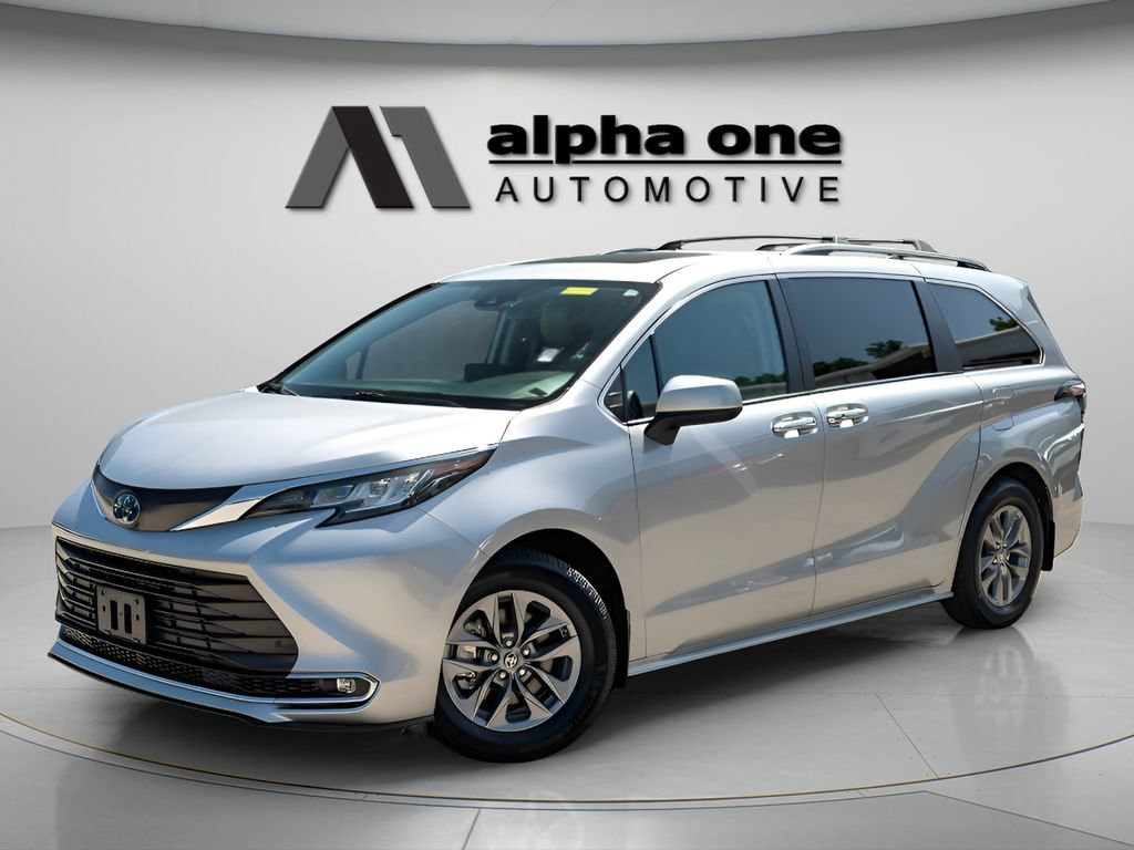 Used 2022 Toyota Sienna XLE