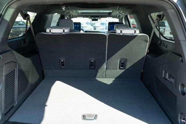 2026 Chevrolet Suburban Premier - Photo 8