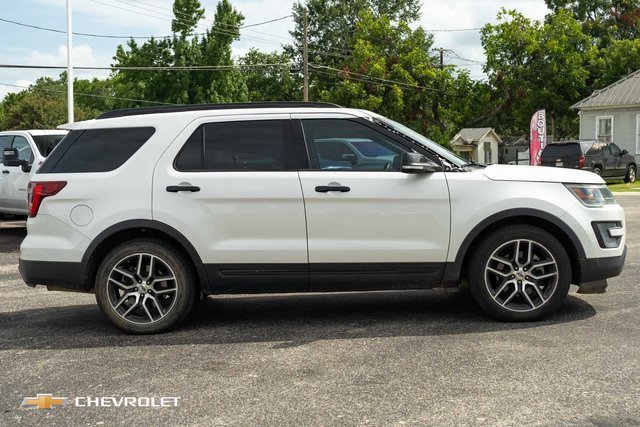 2016 Ford Explorer Sport photo 4