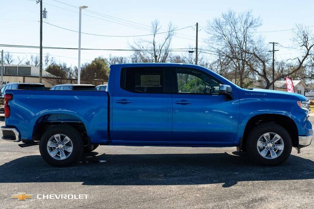 2025 Chevrolet Silverado 1500 LT photo 4