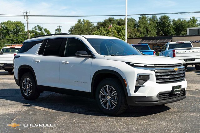 2025 Chevrolet Traverse photo 3
