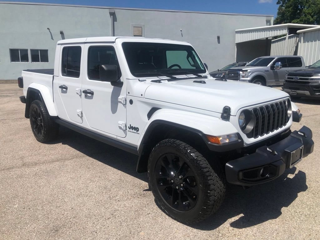 Used 2025 Jeep Gladiator Nighthawk Truck Crew Cab