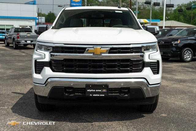 2025 Chevrolet Silverado 1500 LT photo 2