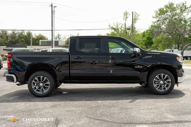 2025 Chevrolet Silverado 1500 LT photo 4