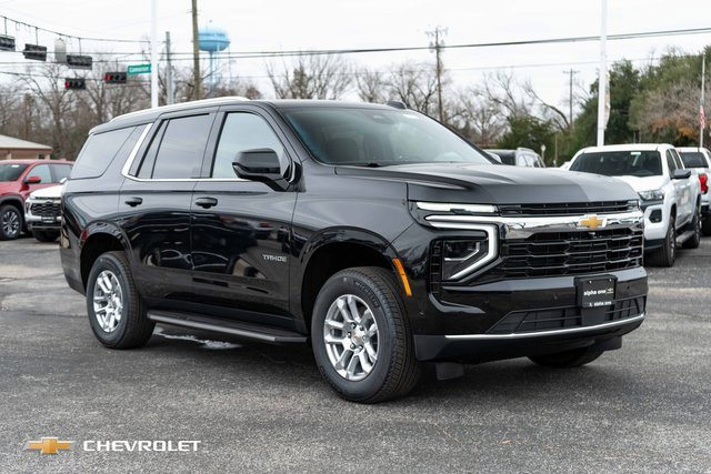 2025 Chevrolet Tahoe LS photo 3