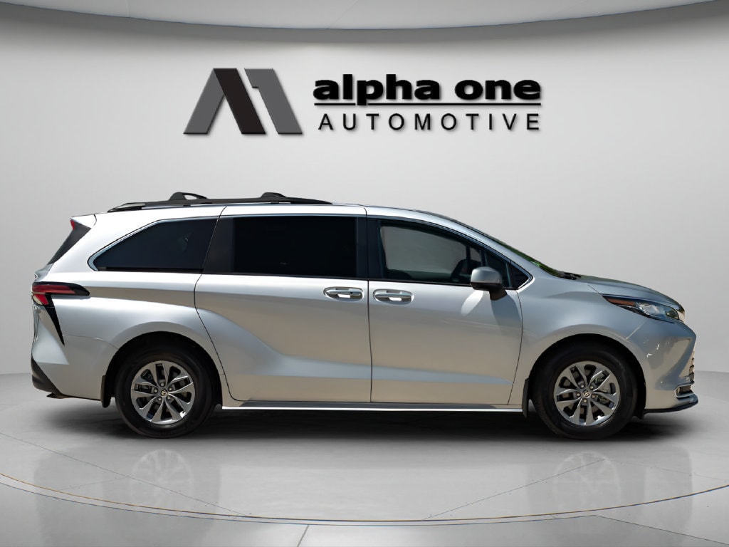 Used 2022 Toyota Sienna XLE Van Passenger Van