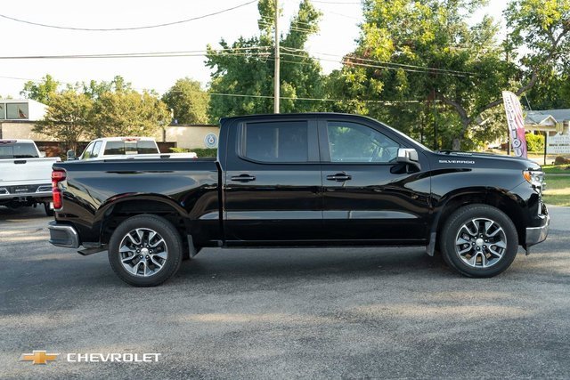 2023 Chevrolet Silverado 1500 LT photo 3