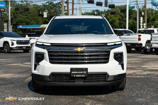 2025 Chevrolet Traverse photo 2