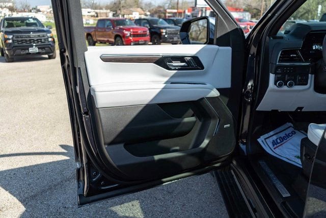 2026 Chevrolet Suburban Premier - Photo 12