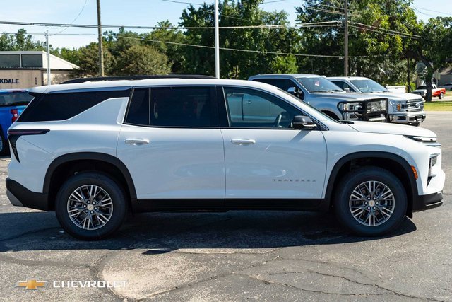 2025 Chevrolet Traverse photo 4