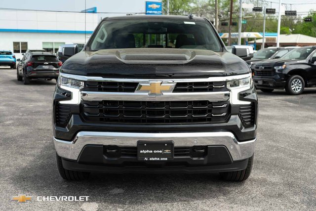 2025 Chevrolet Silverado 1500 LT photo 2