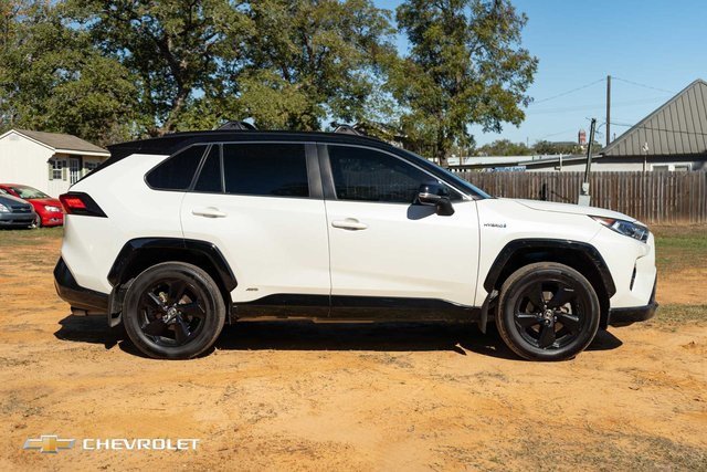 2021 Toyota RAV4 Hybrid XSE photo 2