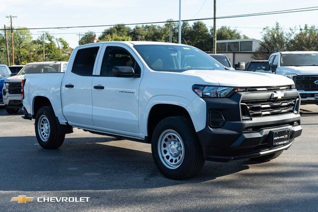 2025 Chevrolet Colorado LT photo 2