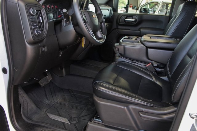 2021 Chevrolet Silverado 2500HD Custom photo 2