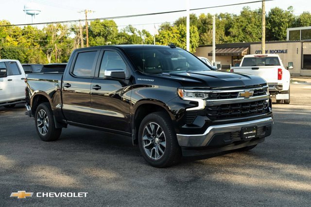 2023 Chevrolet Silverado 1500 LT photo 2