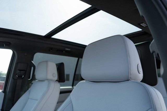 2026 Chevrolet Suburban Premier - Photo 14