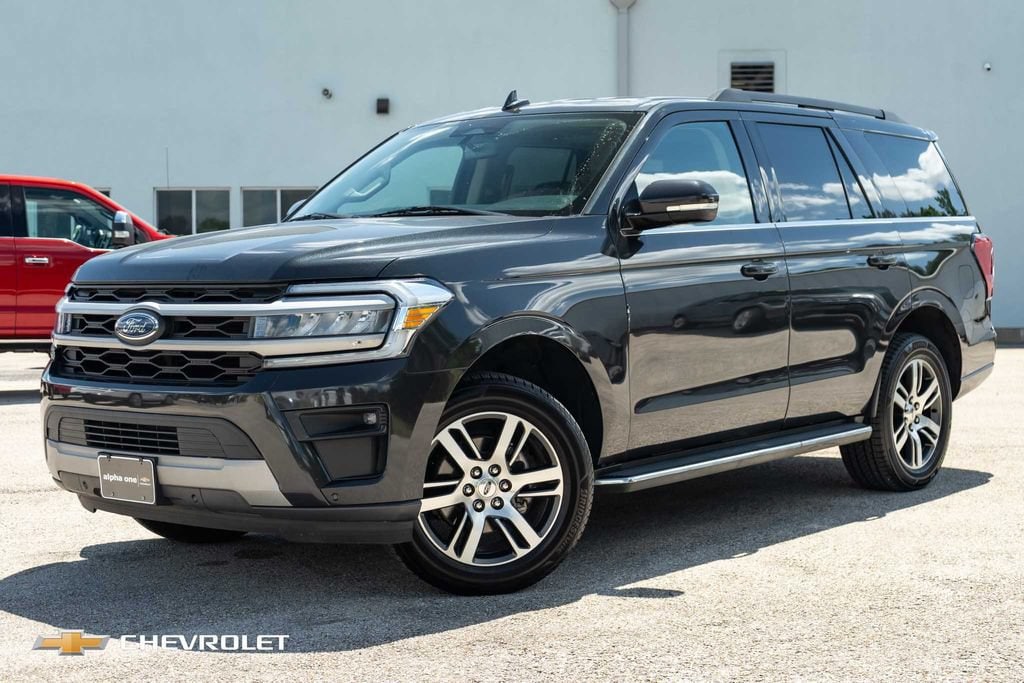 2022 Ford Expedition XLT's photo