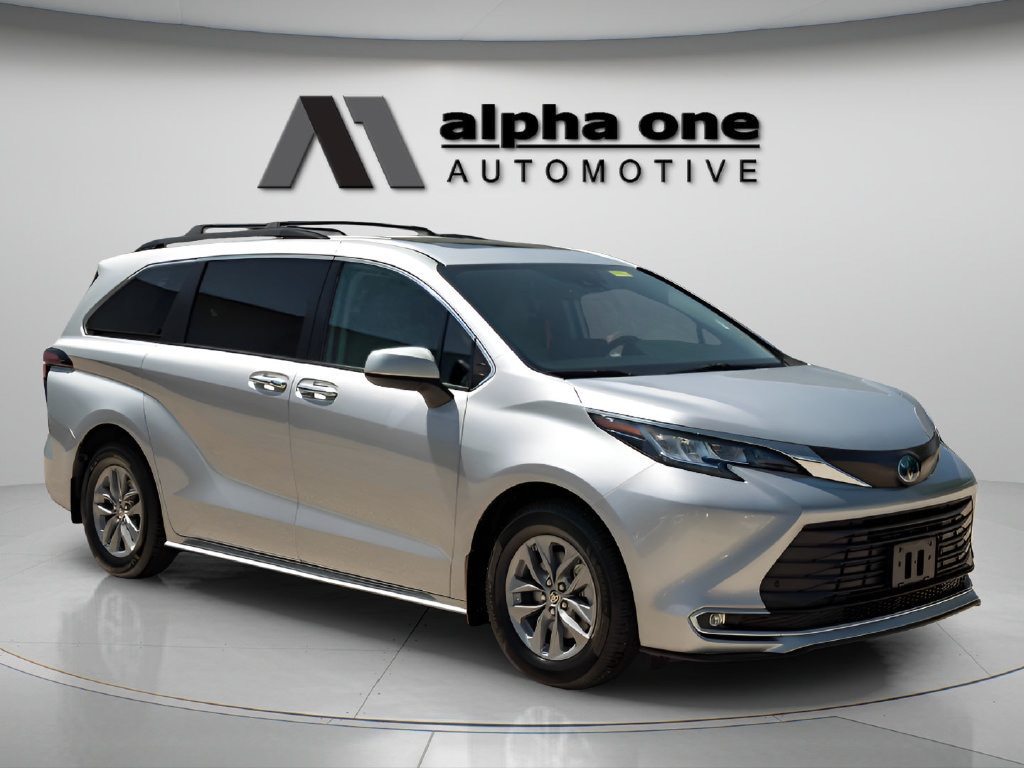 Used 2022 Toyota Sienna XLE Van Passenger Van