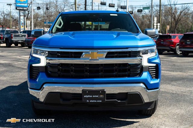 2025 Chevrolet Silverado 1500 LT photo 2