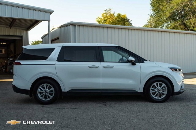 2024 Kia Carnival LX photo 3