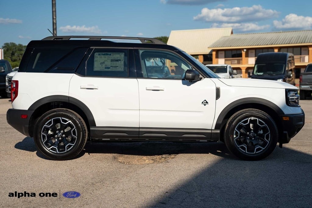 2025 Ford Bronco Sport Outer Banks photo 3