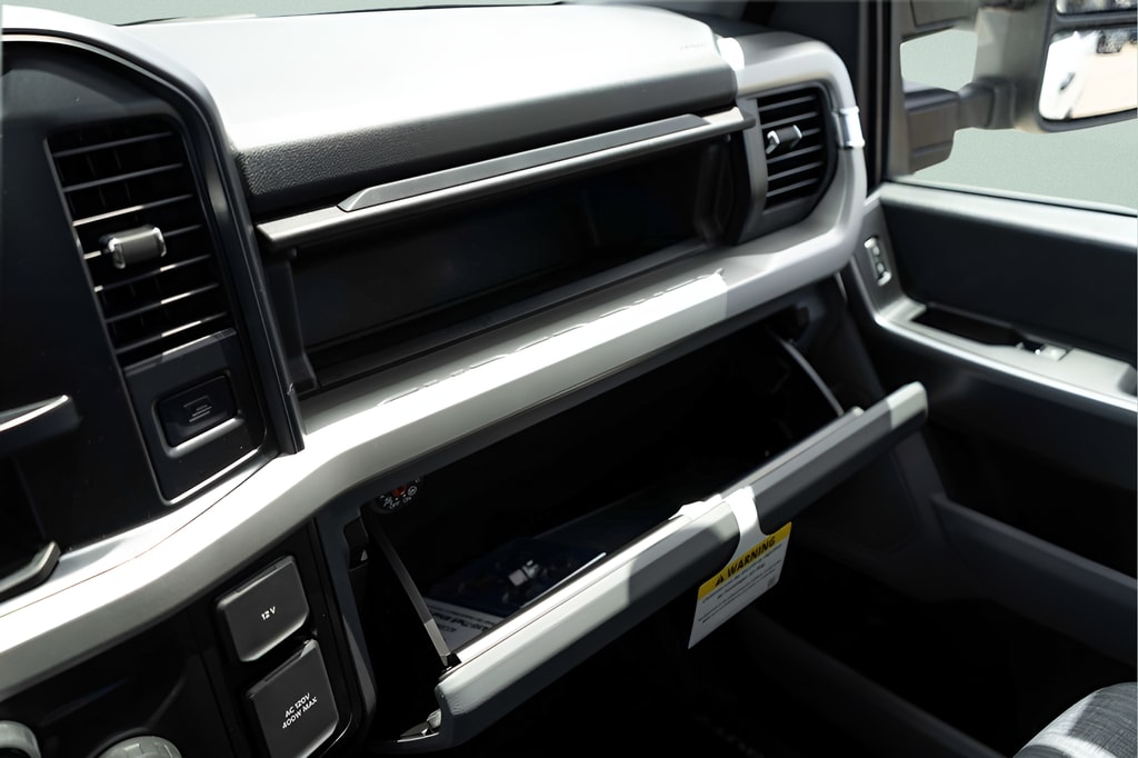 2025 Ford F-350 Super Duty XLT - Photo 18