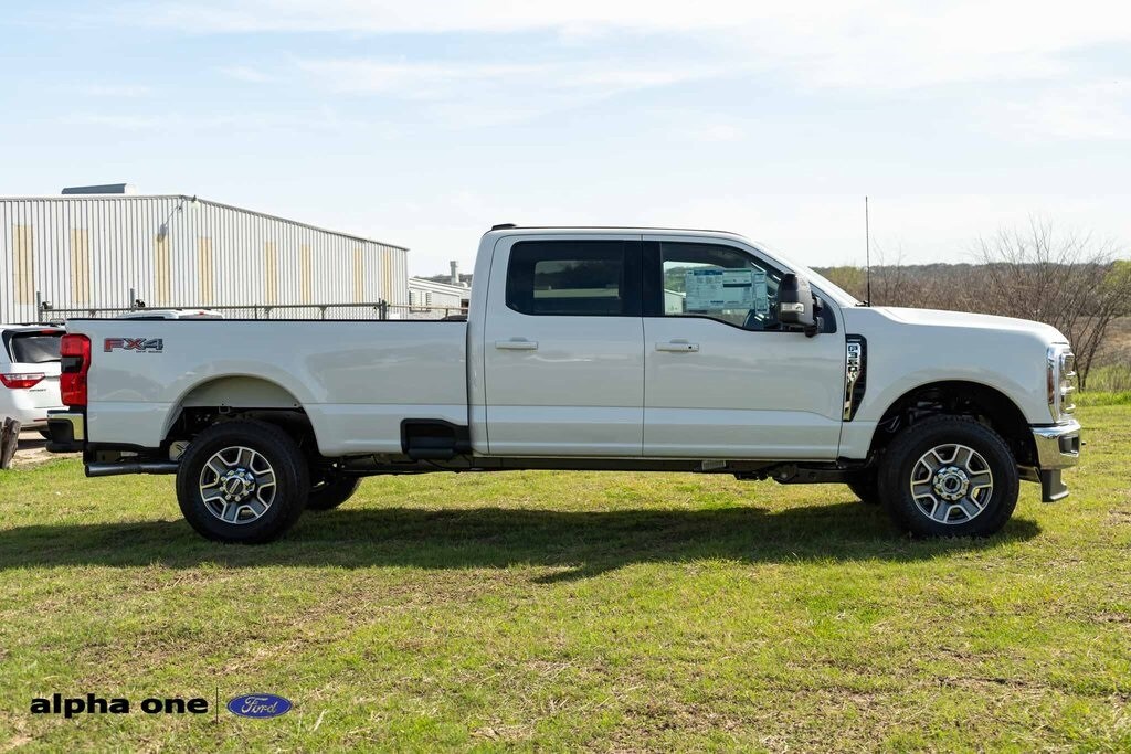 2025 Ford F-350 photo 4