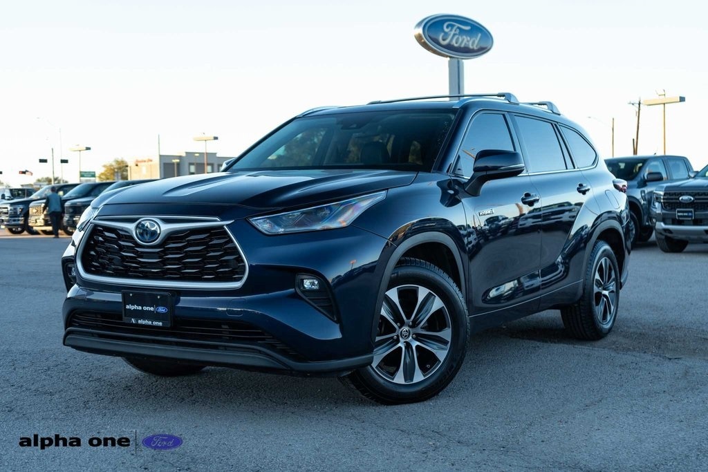 Used 2021 Toyota Highlander Hybrid XLE SUV