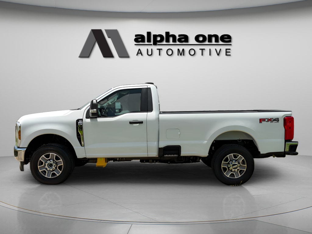 2025 Ford F-350 Super Duty XLT - Photo 12