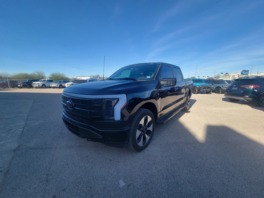 2023 Ford F-150 Lightning Platinum's photo