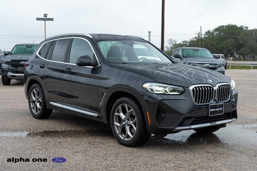 2022 BMW X3 30i's photo
