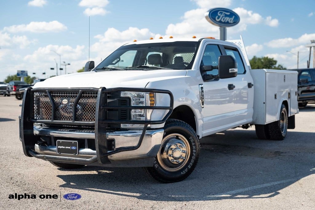 2018 Ford F-350 Super Duty Chassis Cab XL