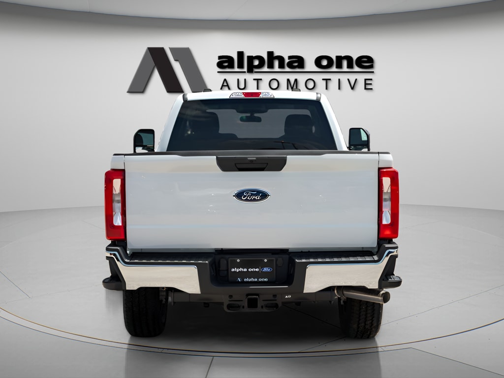 2025 Ford F-350 Super Duty XLT - Photo 9