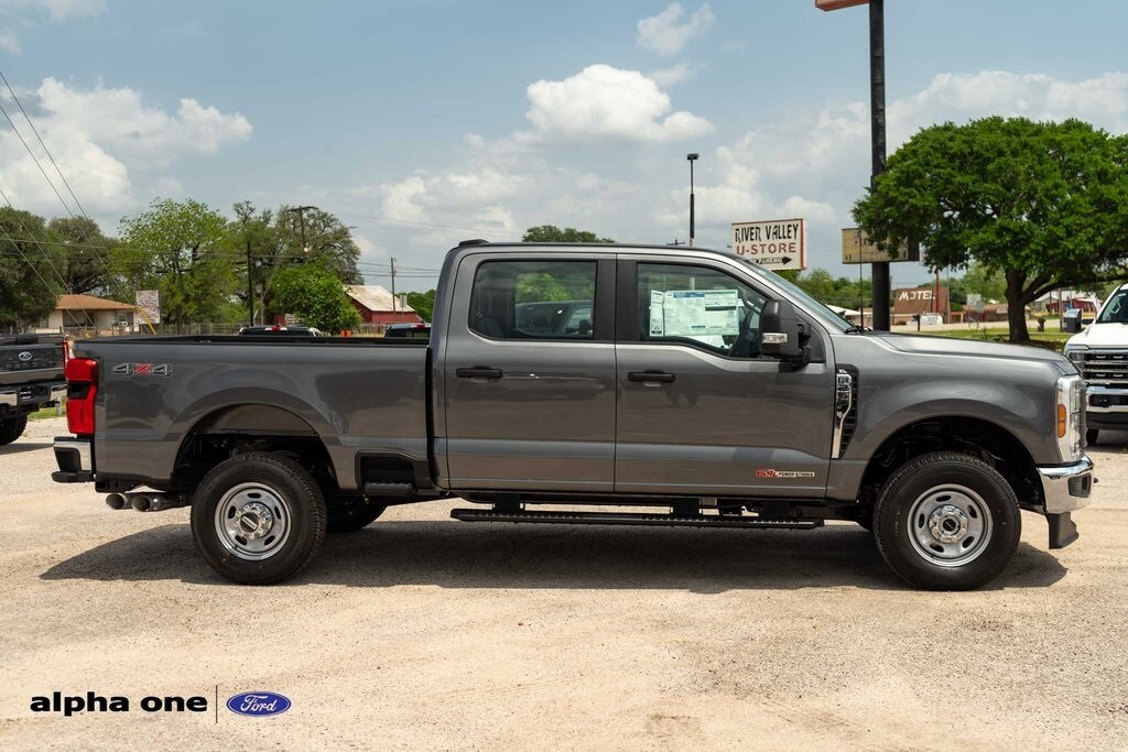 2025 Ford F-250 photo 4