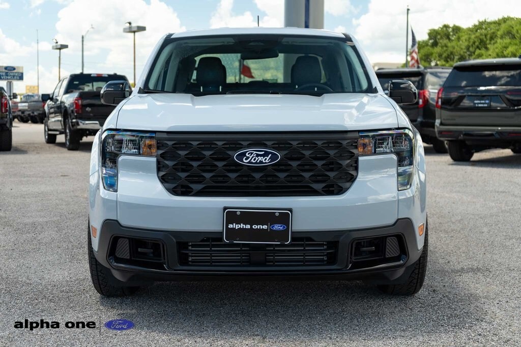 2025 Ford Maverick XLT photo 2