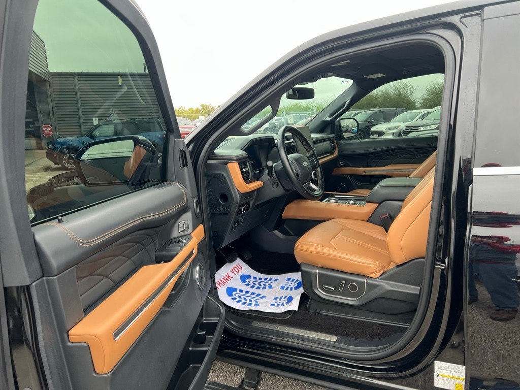 2023 Ford Expedition Platinum's photo