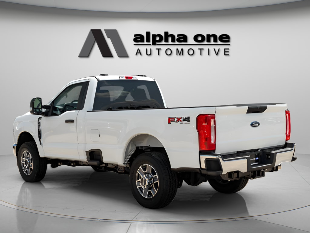 2025 Ford F-350 Super Duty XLT - Photo 11