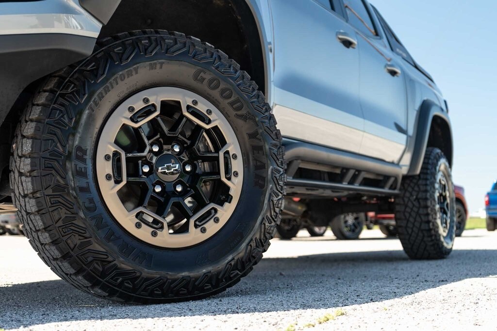 2023 Chevrolet Colorado ZR2 Trail Boss photo 2